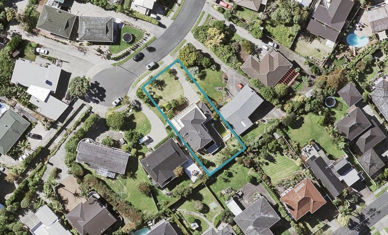 8 Nickleby Place, Mellons Bay, Auckland - Carousel 1