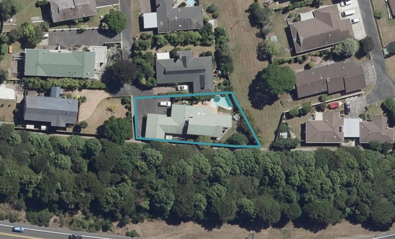 15 Brookview Court, Queenwood, Hamilton - Carousel 1