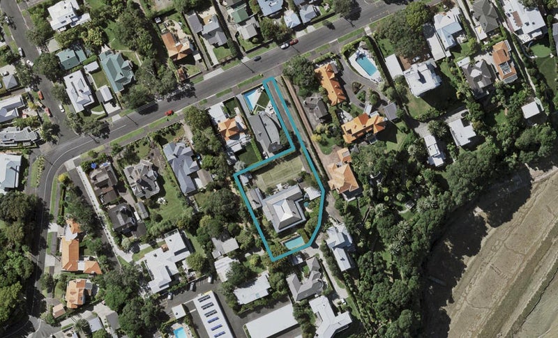 33 Stanley Point Road, Stanley Point, Auckland - Carousel 1