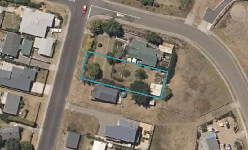 92 Kahukura Avenue, Waitārere Beach, Levin - Carousel 1