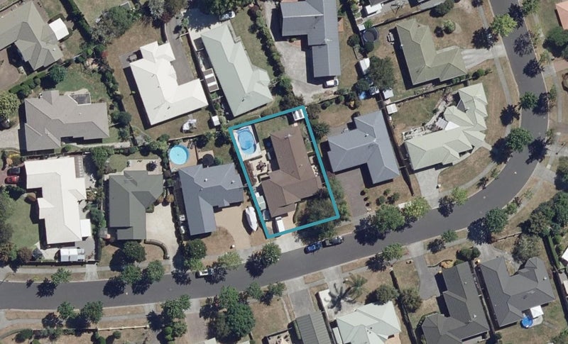 7 Bouverie Crescent, Flagstaff, Hamilton - Carousel 1