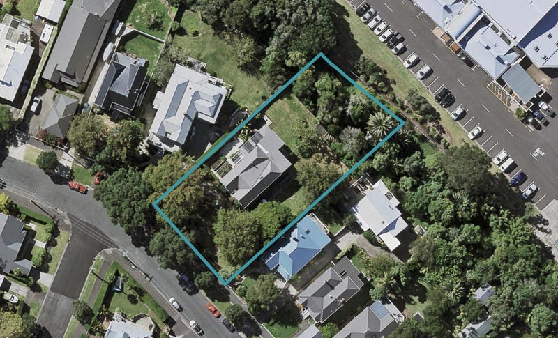 14 Waterview Road, Stanley Point, Auckland - Carousel 1