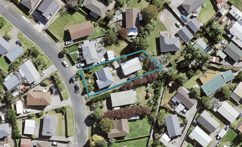 8 Mile Place, Henderson, Auckland - Carousel 1