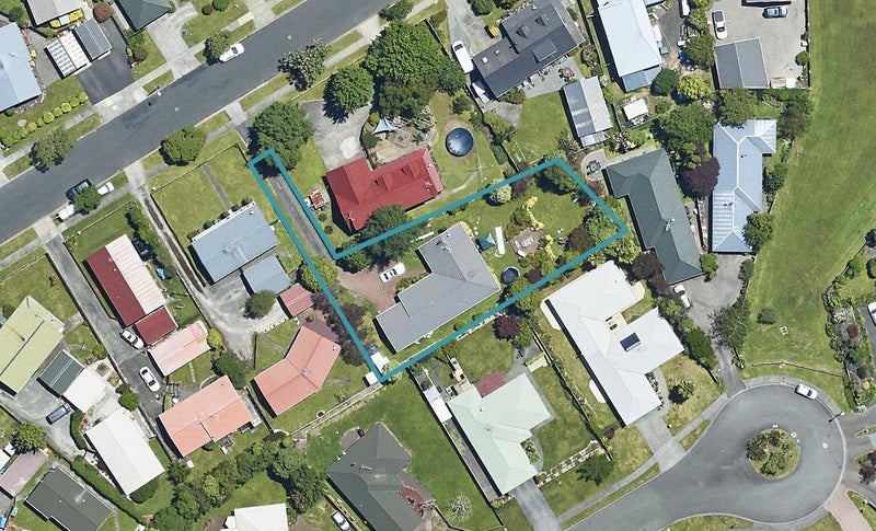 30 Aquarius Drive, Kawaha Point, Rotorua - Carousel 1