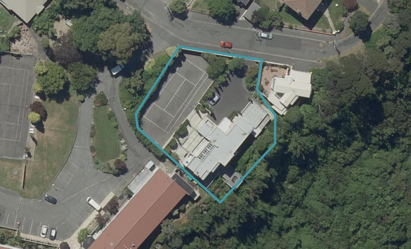 16 Tolcarne Avenue, Maori Hill, Dunedin - Carousel 1