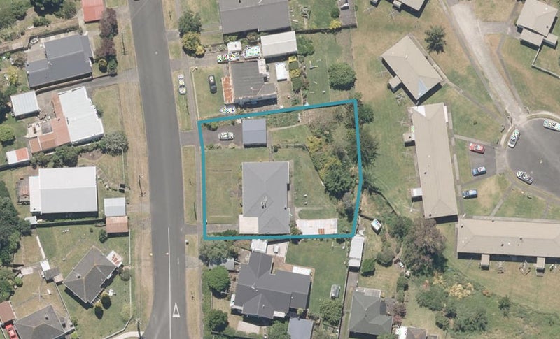 2 Collins Street, Gonville, Whanganui - Carousel 1