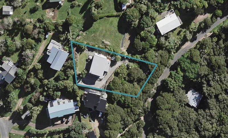 25 Beresford Avenue, Surfdale, Waiheke Island - Carousel 1