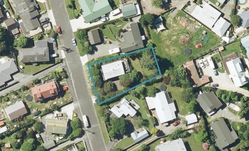 9 Huia Street, Waikawa, Picton - Carousel 1