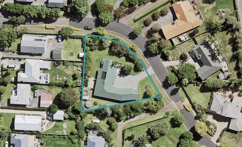 4 Sunny Crescent, Huapai, Kumeu - Carousel 1