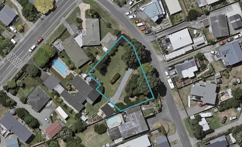 2 Ruru Road, Otaihanga, Paraparaumu - Carousel 1