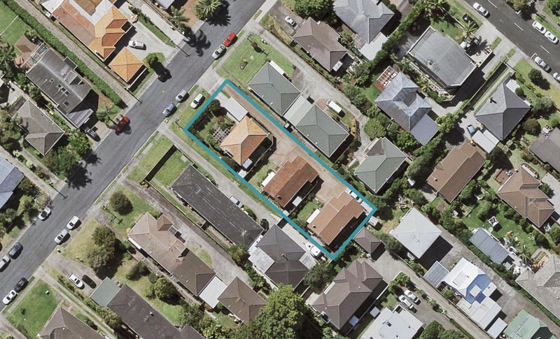 2/4 Trafalgar Road, Milford, Auckland - Carousel 1