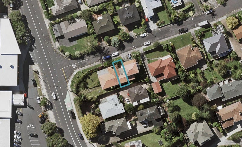 1D Currey Crescent, Milford, Auckland - Carousel 1