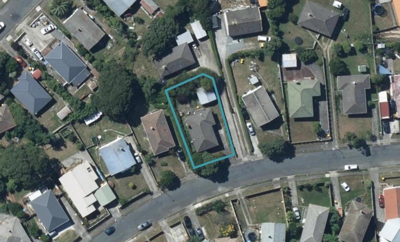 16 Mahinawa Street, Takapuwahia, Porirua - Carousel 1