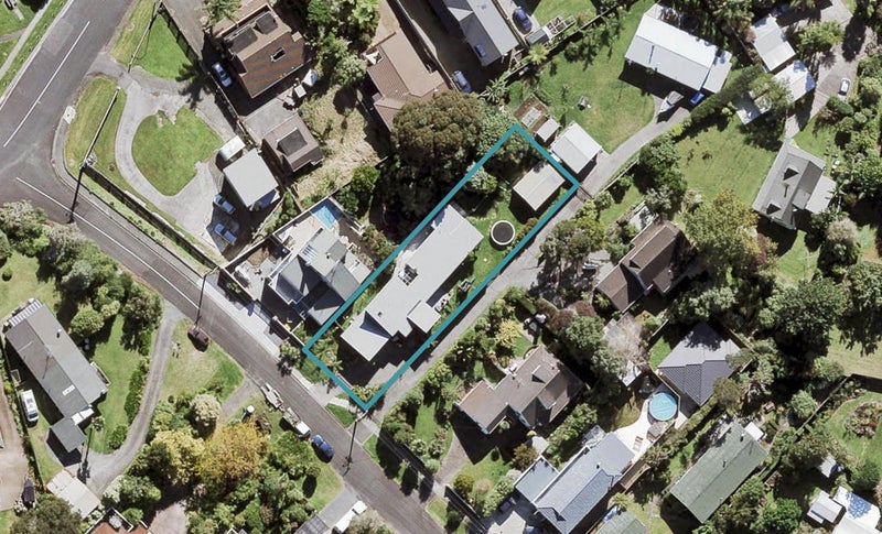 6 Alison Avenue, Herald Island, Auckland - Carousel 1