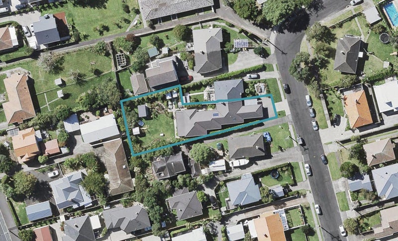 15 Fraser Road, Narrow Neck, Auckland - Carousel 1