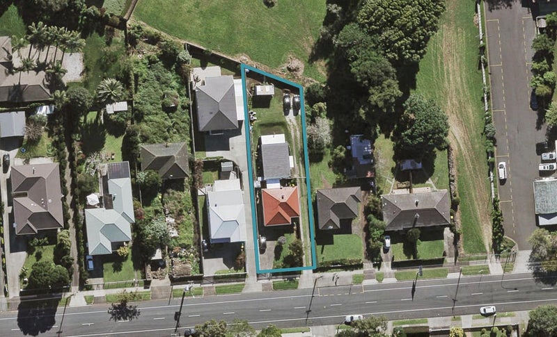 2/23 Miller Road, Mangere Bridge, Auckland - Carousel 1