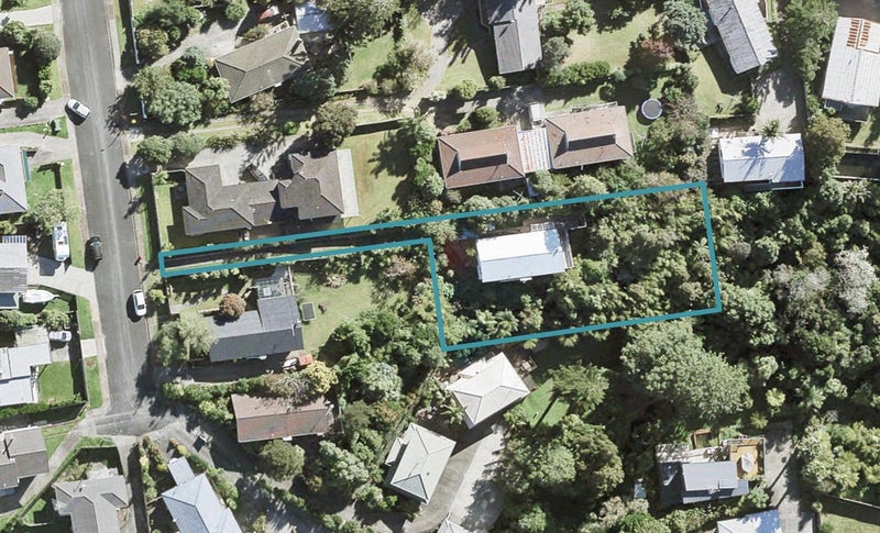 10 Charmaine Road, Torbay, Auckland - Carousel 1