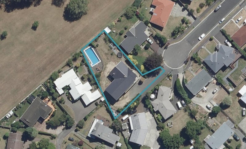 18 Seifert Street, Forest Lake, Hamilton - Carousel 1