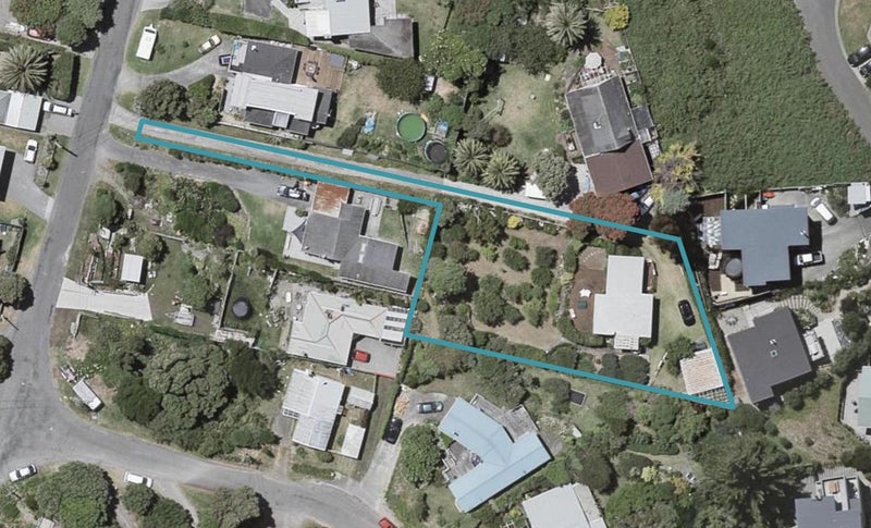 15 Mckenzie Avenue, Raumati South, Paraparaumu - Carousel 1