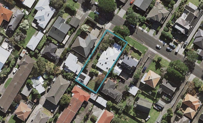 9 Kowhatu Road, One Tree Hill, Auckland - Carousel 1