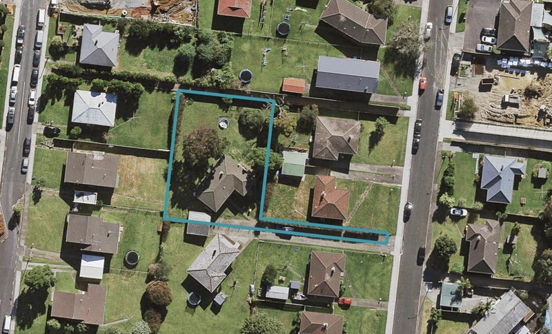 66 Greenslade Crescent, Northcote, Auckland - Carousel 1