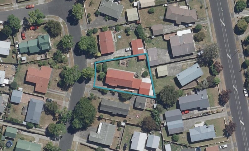 90 Oakfield Crescent, Pukete, Hamilton - Carousel 1