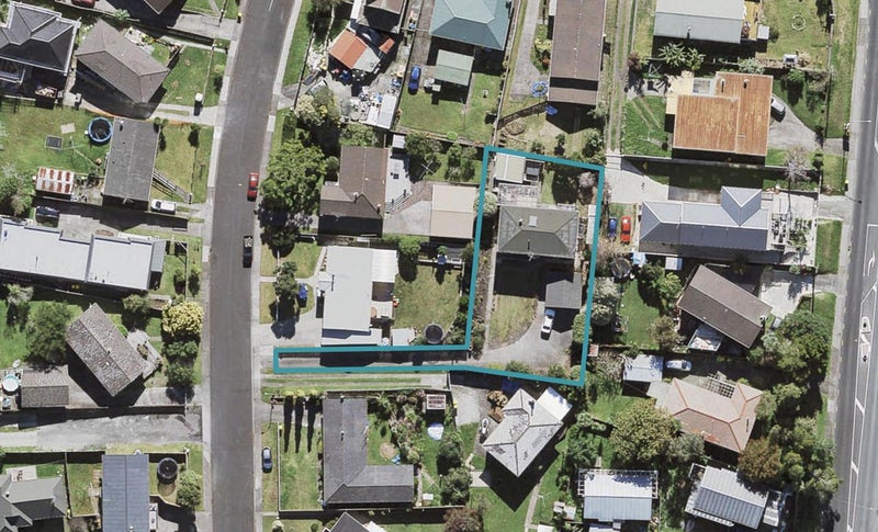 8 Vina Place, Massey, Auckland - Carousel 1