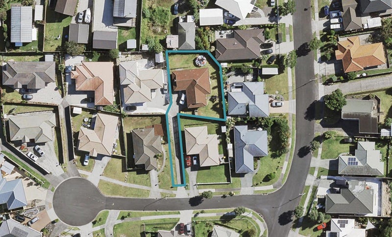 5 Eloise Place, Clendon Park, Auckland - Carousel 1