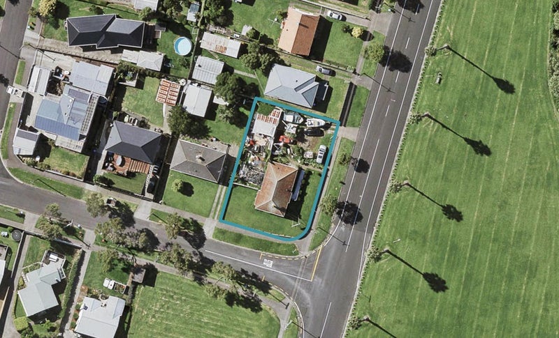151 Riverside Avenue, Point England, Auckland - Carousel 1