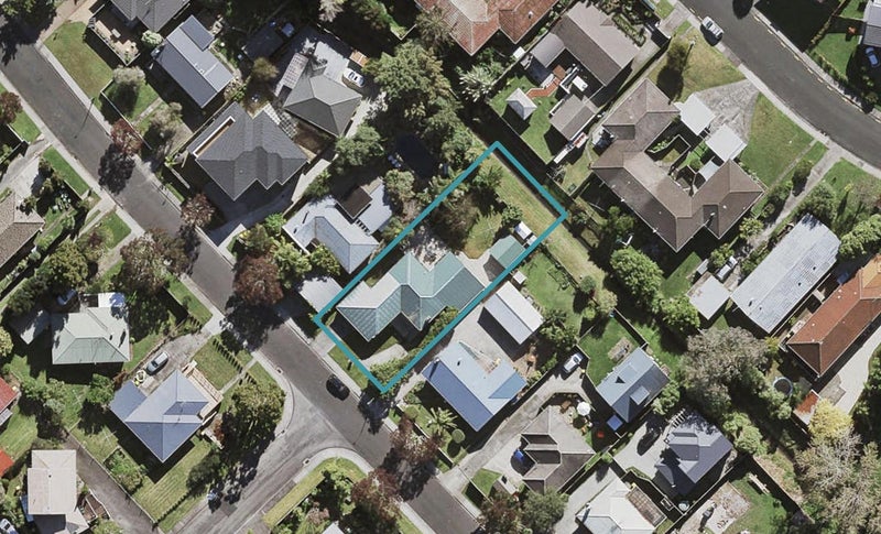 15 Lynden Avenue, Hillcrest, Auckland - Carousel 1