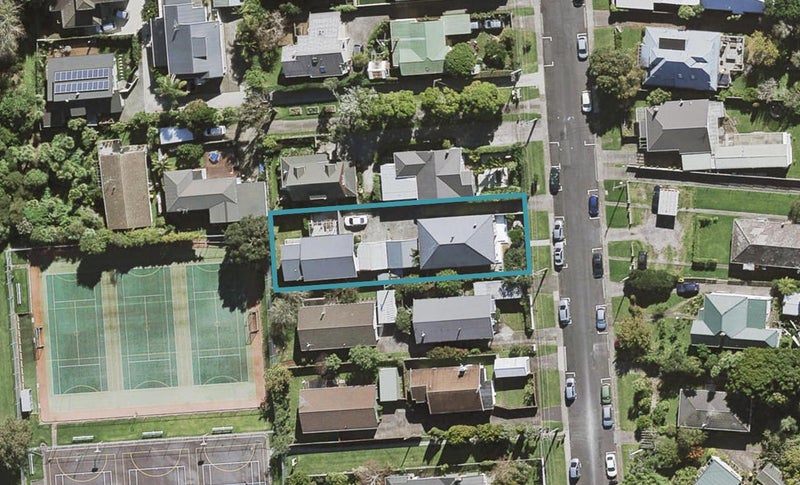 1/20 GLADSTONE Road, Northcote, North Shore City - Carousel 1