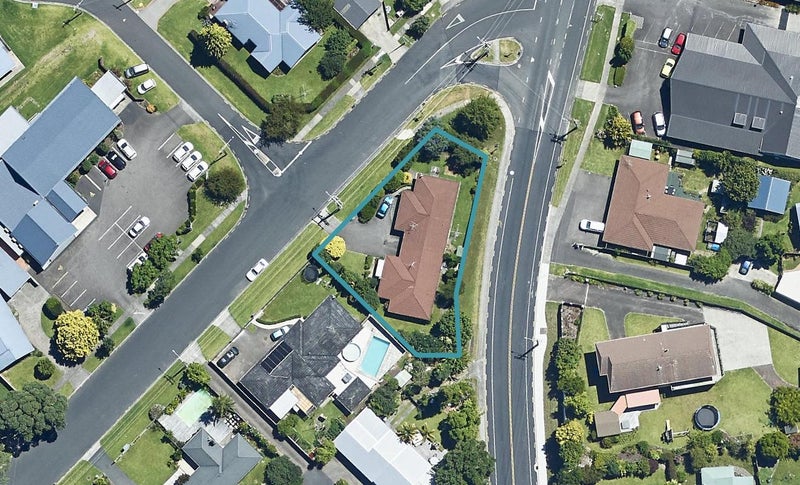 2A Brookfield Terrace, Brookfield, Tauranga - Carousel 1