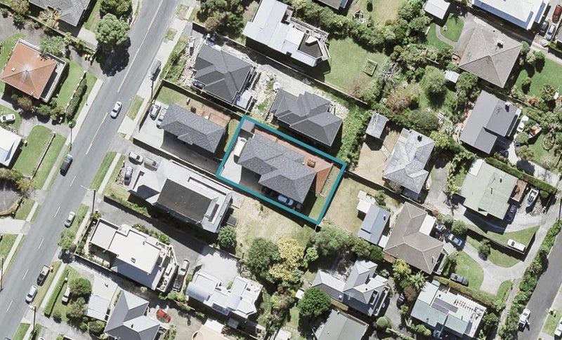 79A Deep Creek Road, Waiake, Auckland - Carousel 1