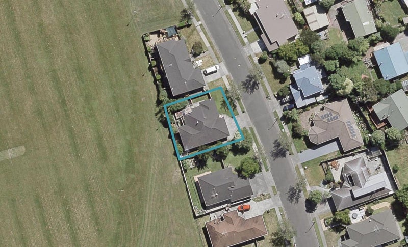 1 Clearwater Terrace, Brown Owl, Upper Hutt - Carousel 1