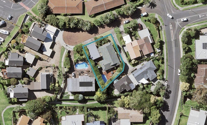 6 Pegasus Place, Half Moon Bay, Auckland - Carousel 1