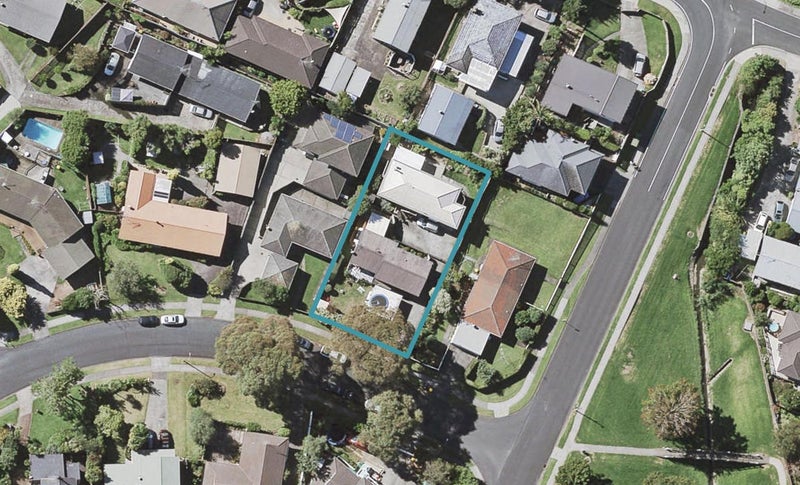 1/20 La Perouse Street, Botany Downs, Auckland - Carousel 1