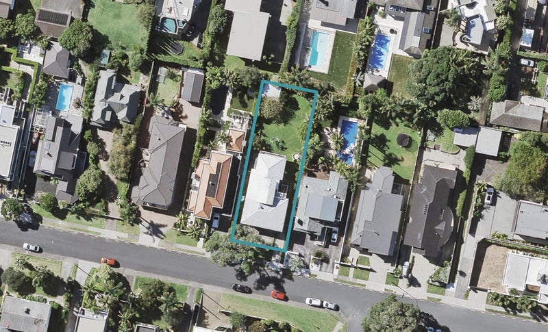12 Earnoch Avenue, Takapuna, Auckland - Carousel 1