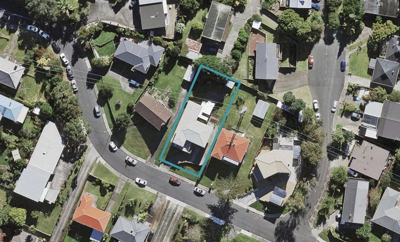 8 Camelot Place, Glenfield, Auckland - Carousel 1