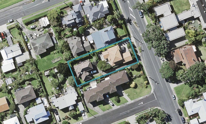1/5 Seacliffe Avenue, Belmont, Auckland - Carousel 1