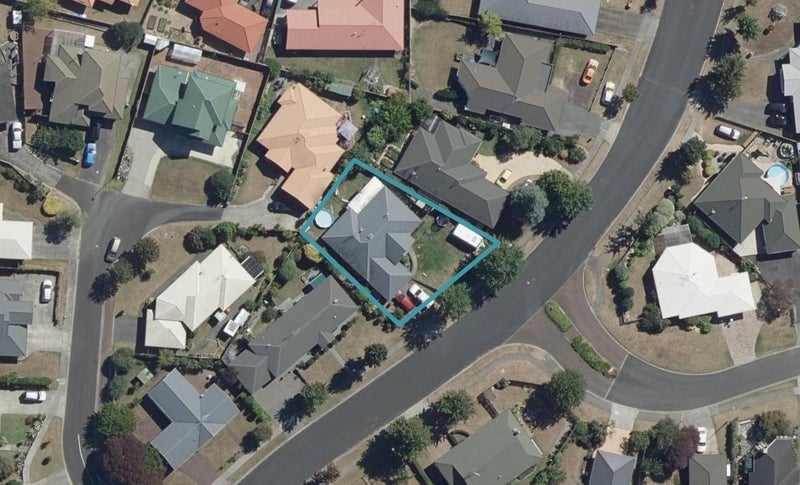 270 Grandview Road, Western Heights, Hamilton - Carousel 1