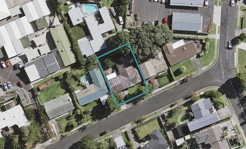 48 Walpole Avenue, Hillpark, Auckland - Carousel 1
