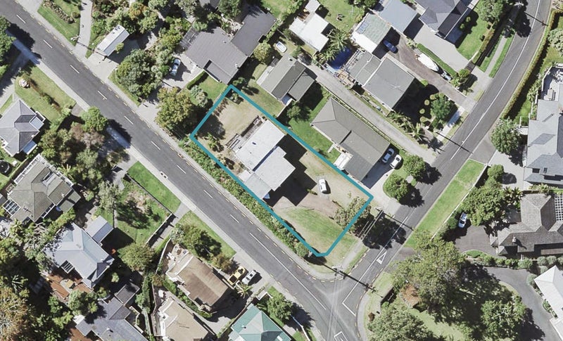 2 Marine Parade, Mellons Bay, Auckland - Carousel 1