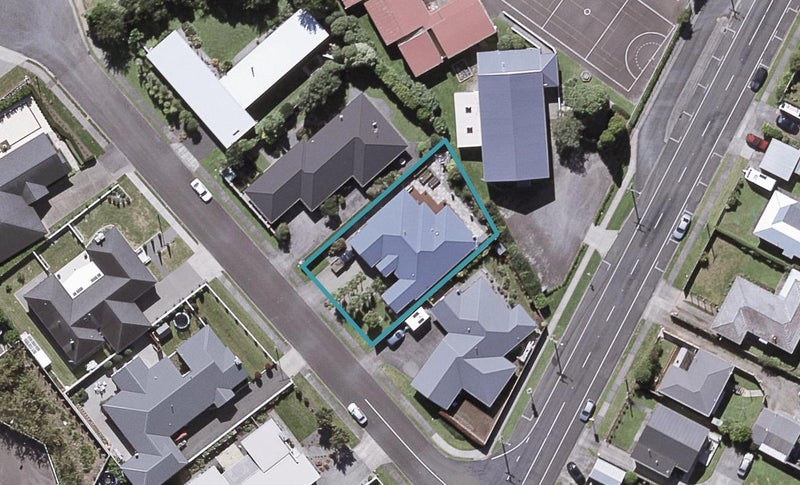 4 Oakwood Drive, Highlands Park, New Plymouth - Carousel 1