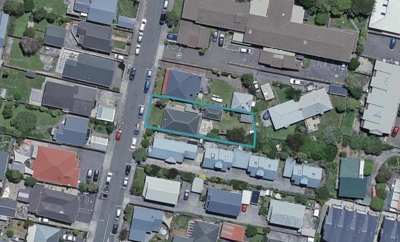 8 Earp Street, Johnsonville, Wellington - Carousel 1