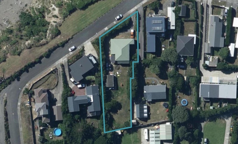 15 Terrace Road, Titahi Bay, Porirua - Carousel 1