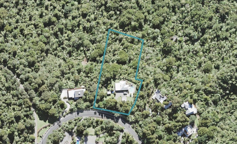 569 Scenic Drive, Waiatarua, Auckland - Carousel 1