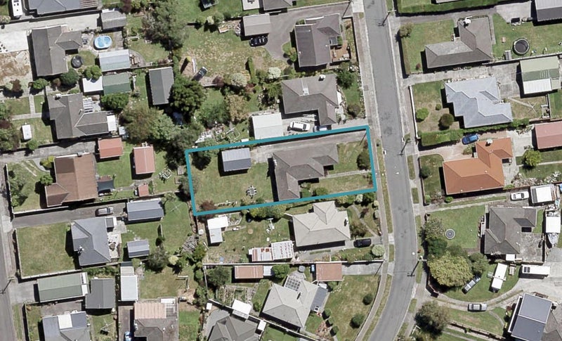 8 Robertson Street, Elderslea, Upper Hutt - Carousel 1