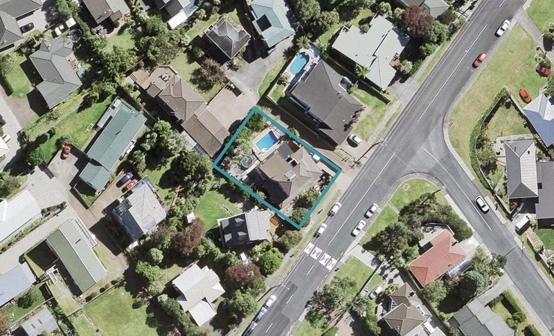 27 Avonleigh Road, Green Bay, Auckland - Carousel 1