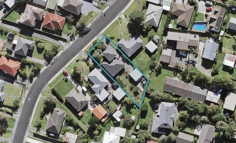 10 Essex Street, Te Atatu South, Auckland - Carousel 1