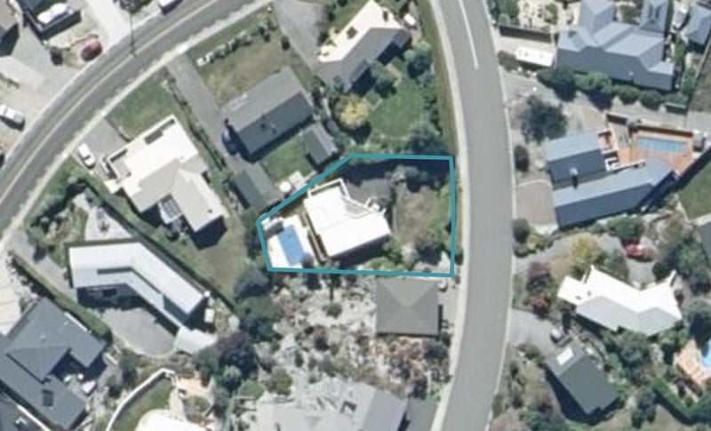 3 Balmoral Drive, Kelvin Heights, Queenstown - Carousel 1